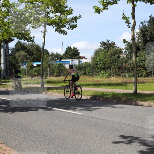 10.08.2025 - GEWOBA Citytriathlon Bremen Yannick Fuchs http://msf.ph/oto/8542513 10.08.2025 14:32:31 Radfahren 105, 284, 299, 355, 370, 393, 420, 463, 489 meine-sportfotos.de