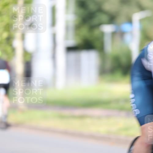 10.08.2025 - GEWOBA Citytriathlon Bremen Yannick Fuchs http://msf.ph/oto/8542516 10.08.2025 10:41:02 Radfahren 37, 67, 73, 139, 153, 203, 237, 369, 431 meine-sportfotos.de
