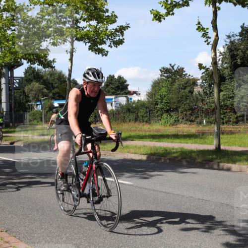 10.08.2025 - GEWOBA Citytriathlon Bremen Yannick Fuchs http://msf.ph/oto/8542517 10.08.2025 14:32:32 Radfahren 105, 284, 299, 355, 370, 393, 420, 489 meine-sportfotos.de