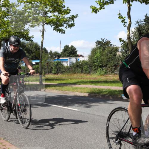 10.08.2025 - GEWOBA Citytriathlon Bremen Yannick Fuchs http://msf.ph/oto/8542520 10.08.2025 14:32:32 Radfahren 105, 284, 299, 355, 370, 393, 420, 489 meine-sportfotos.de