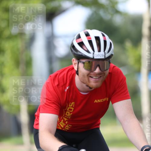 10.08.2025 - GEWOBA Citytriathlon Bremen Yannick Fuchs http://msf.ph/oto/8542527 10.08.2025 12:48:36 Radfahren 564, 616, 627, 630, 657, 687, 717, 793, 839, 857, 876, 897, 932, 1026 meine-sportfotos.de