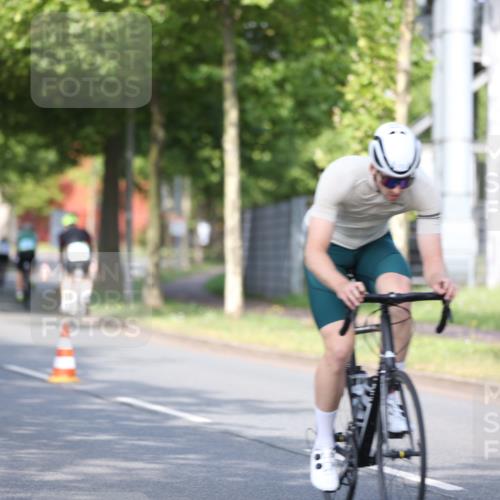 10.08.2025 - GEWOBA Citytriathlon Bremen Yannick Fuchs http://msf.ph/oto/8542536 10.08.2025 10:41:04 Radfahren 37, 73, 139, 153, 203, 237, 369, 431 meine-sportfotos.de