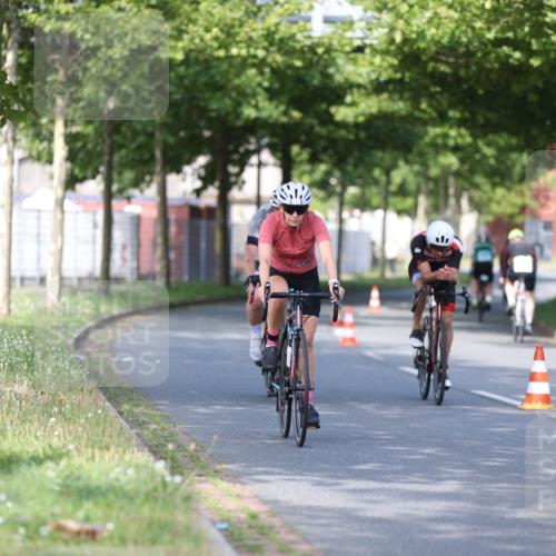 10.08.2025 - GEWOBA Citytriathlon Bremen Yannick Fuchs http://msf.ph/oto/8542539 10.08.2025 10:41:05 Radfahren 37, 73, 139, 153, 203, 237, 369, 431 meine-sportfotos.de