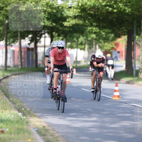 10.08.2025 - GEWOBA Citytriathlon Bremen Yannick Fuchs http://msf.ph/oto/8542543 10.08.2025 10:41:05 Radfahren 37, 73, 139, 153, 203, 237, 369, 431 meine-sportfotos.de