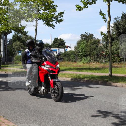 10.08.2025 - GEWOBA Citytriathlon Bremen Yannick Fuchs http://msf.ph/oto/8542552 10.08.2025 14:32:39 Radfahren 15, 82, 96, 118, 243, 284, 393, 420, 435 meine-sportfotos.de