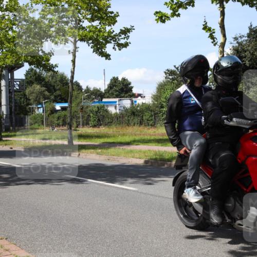10.08.2025 - GEWOBA Citytriathlon Bremen Yannick Fuchs http://msf.ph/oto/8542555 10.08.2025 14:32:39 Radfahren 15, 82, 96, 118, 243, 284, 393, 420, 435 meine-sportfotos.de