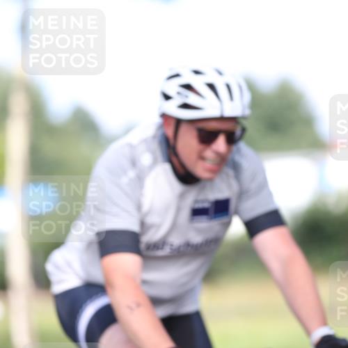 10.08.2025 - GEWOBA Citytriathlon Bremen Yannick Fuchs http://msf.ph/oto/8542564 10.08.2025 10:41:08 Radfahren 37, 139, 153, 203, 237, 369 meine-sportfotos.de