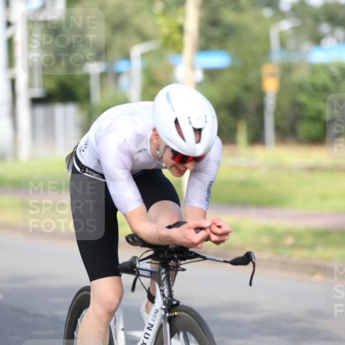 10.08.2025 - GEWOBA Citytriathlon Bremen Yannick Fuchs http://msf.ph/oto/8542583 10.08.2025 10:41:45 Radfahren 3, 9, 177, 223, 395, 410 meine-sportfotos.de