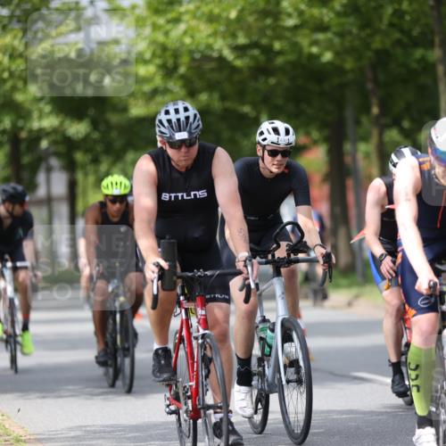 10.08.2025 - GEWOBA Citytriathlon Bremen Yannick Fuchs http://msf.ph/oto/8542584 10.08.2025 12:48:41 Radfahren 564, 616, 621, 627, 630, 655, 657, 687, 717, 793, 839, 857, 876, 897, 932, 1026 meine-sportfotos.de