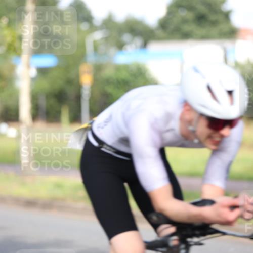 10.08.2025 - GEWOBA Citytriathlon Bremen Yannick Fuchs http://msf.ph/oto/8542586 10.08.2025 10:41:45 Radfahren 3, 9, 177, 223, 395, 410 meine-sportfotos.de