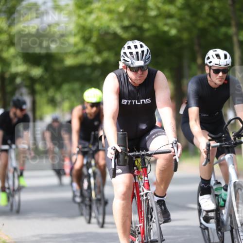 10.08.2025 - GEWOBA Citytriathlon Bremen Yannick Fuchs http://msf.ph/oto/8542591 10.08.2025 12:48:41 Radfahren 564, 616, 621, 627, 630, 655, 657, 687, 717, 793, 839, 857, 876, 897, 932, 1026 meine-sportfotos.de