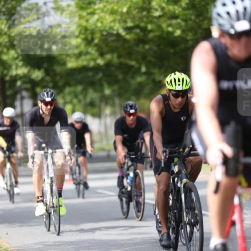 10.08.2025 - GEWOBA Citytriathlon Bremen Yannick Fuchs http://msf.ph/oto/8542598 10.08.2025 12:48:42 Radfahren 564, 578, 616, 621, 627, 630, 655, 657, 687, 717, 793, 839, 857, 876, 897, 932, 1026 meine-sportfotos.de