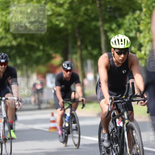 10.08.2025 - GEWOBA Citytriathlon Bremen Yannick Fuchs http://msf.ph/oto/8542604 10.08.2025 12:48:42 Radfahren 564, 578, 616, 621, 627, 630, 655, 657, 687, 717, 793, 839, 857, 876, 897, 932, 1026 meine-sportfotos.de