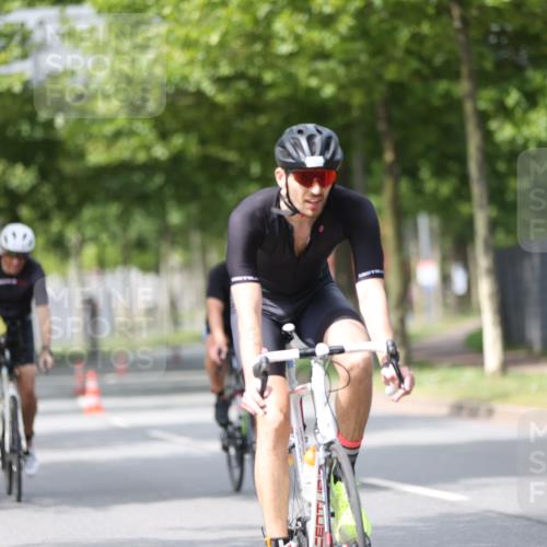 10.08.2025 - GEWOBA Citytriathlon Bremen Yannick Fuchs http://msf.ph/oto/8542609 10.08.2025 12:48:43 Radfahren 564, 578, 616, 621, 627, 630, 655, 657, 687, 717, 788, 793, 857, 876, 897, 932, 1026 meine-sportfotos.de