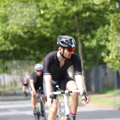 10.08.2025 - GEWOBA Citytriathlon Bremen Yannick Fuchs http://msf.ph/oto/8542612 10.08.2025 12:48:43 Radfahren 564, 578, 616, 621, 627, 630, 655, 657, 687, 717, 788, 793, 857, 876, 897, 932, 1026 meine-sportfotos.de