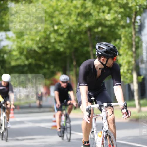 10.08.2025 - GEWOBA Citytriathlon Bremen Yannick Fuchs http://msf.ph/oto/8542615 10.08.2025 12:48:43 Radfahren 564, 578, 616, 621, 627, 630, 655, 657, 687, 717, 788, 793, 857, 876, 897, 932, 1026 meine-sportfotos.de