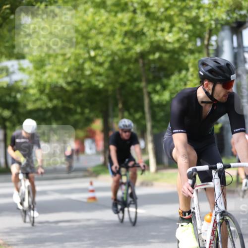 10.08.2025 - GEWOBA Citytriathlon Bremen Yannick Fuchs http://msf.ph/oto/8542617 10.08.2025 12:48:43 Radfahren 564, 578, 616, 621, 627, 630, 655, 657, 687, 717, 788, 793, 857, 876, 897, 932, 1026 meine-sportfotos.de