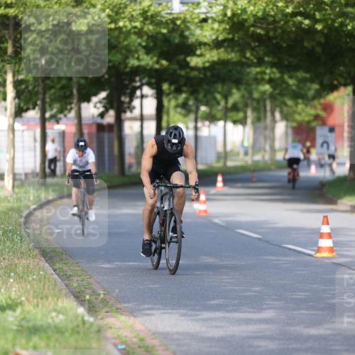 10.08.2025 - GEWOBA Citytriathlon Bremen Yannick Fuchs http://msf.ph/oto/8542625 10.08.2025 10:41:51 Radfahren 3, 9, 41, 177, 223, 395, 410 meine-sportfotos.de