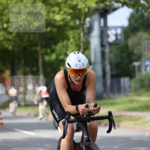 10.08.2025 - GEWOBA Citytriathlon Bremen Yannick Fuchs http://msf.ph/oto/8542627 10.08.2025 12:48:47 Radfahren 564, 578, 616, 621, 627, 630, 655, 657, 687, 717, 788, 793, 857, 876, 897, 932, 1026 meine-sportfotos.de
