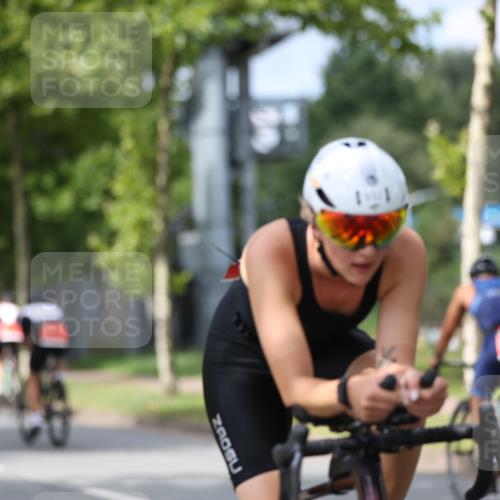 10.08.2025 - GEWOBA Citytriathlon Bremen Yannick Fuchs http://msf.ph/oto/8542630 10.08.2025 12:48:48 Radfahren 564, 578, 616, 621, 627, 630, 649, 655, 657, 687, 717, 788, 793, 857, 876, 897, 932, 1026 meine-sportfotos.de