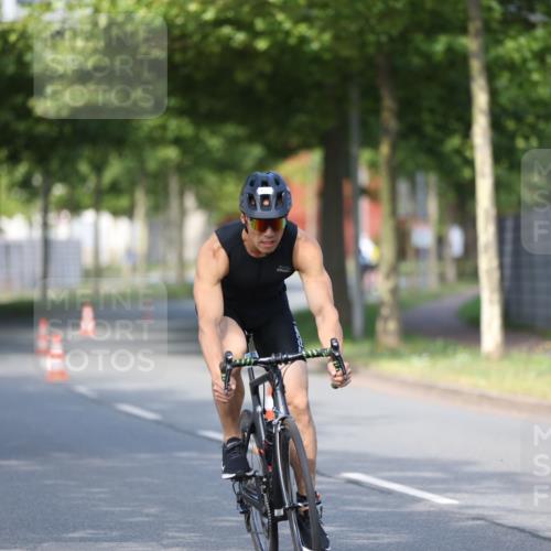 10.08.2025 - GEWOBA Citytriathlon Bremen Yannick Fuchs http://msf.ph/oto/8542631 10.08.2025 10:41:52 Radfahren 3, 9, 41, 177, 223, 395, 410 meine-sportfotos.de
