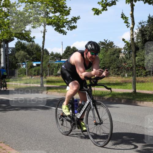 10.08.2025 - GEWOBA Citytriathlon Bremen Yannick Fuchs http://msf.ph/oto/8542632 10.08.2025 14:32:48 Radfahren 15, 82, 96, 118, 122, 243, 357, 387, 420, 435, 501 meine-sportfotos.de