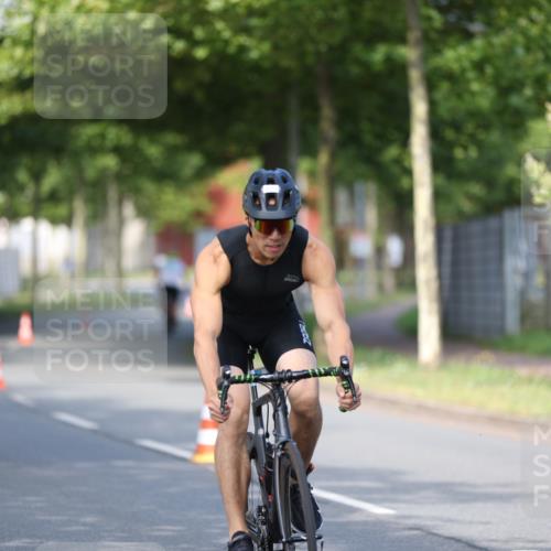 10.08.2025 - GEWOBA Citytriathlon Bremen Yannick Fuchs http://msf.ph/oto/8542633 10.08.2025 10:41:52 Radfahren 3, 9, 41, 177, 223, 395, 410 meine-sportfotos.de
