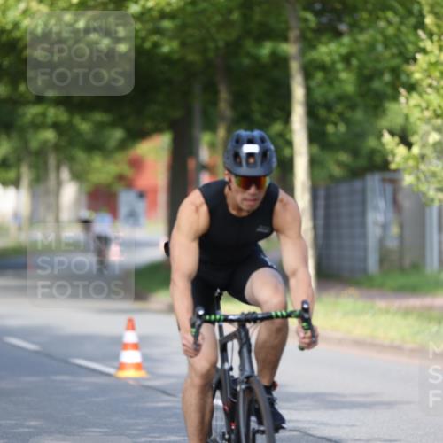 10.08.2025 - GEWOBA Citytriathlon Bremen Yannick Fuchs http://msf.ph/oto/8542637 10.08.2025 10:41:53 Radfahren 3, 9, 41, 177, 223, 395, 410 meine-sportfotos.de