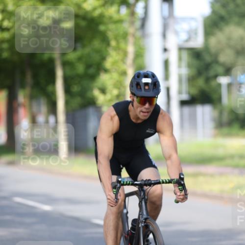 10.08.2025 - GEWOBA Citytriathlon Bremen Yannick Fuchs http://msf.ph/oto/8542640 10.08.2025 10:41:53 Radfahren 3, 9, 41, 177, 223, 395, 410 meine-sportfotos.de