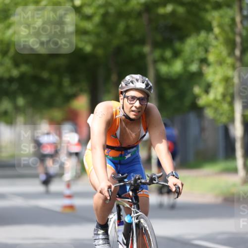 10.08.2025 - GEWOBA Citytriathlon Bremen Yannick Fuchs http://msf.ph/oto/8542646 10.08.2025 12:48:49 Radfahren 564, 578, 616, 621, 627, 630, 649, 655, 657, 687, 717, 788, 793, 857, 876, 897, 932, 1010, 1026 meine-sportfotos.de