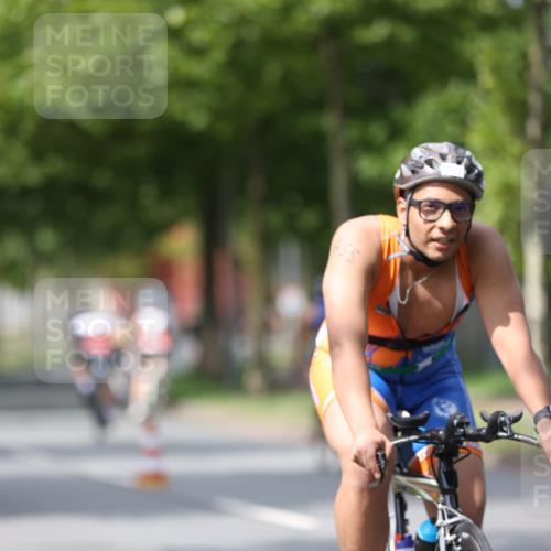 10.08.2025 - GEWOBA Citytriathlon Bremen Yannick Fuchs http://msf.ph/oto/8542649 10.08.2025 12:48:49 Radfahren 564, 578, 616, 621, 627, 630, 649, 655, 657, 687, 717, 788, 793, 857, 876, 897, 932, 1010, 1026 meine-sportfotos.de
