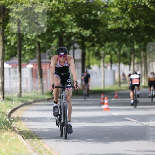 10.08.2025 - GEWOBA Citytriathlon Bremen Yannick Fuchs http://msf.ph/oto/8542659 10.08.2025 12:48:50 Radfahren 564, 578, 616, 621, 627, 630, 641, 649, 655, 657, 687, 717, 788, 793, 857, 876, 897, 932, 1010 meine-sportfotos.de