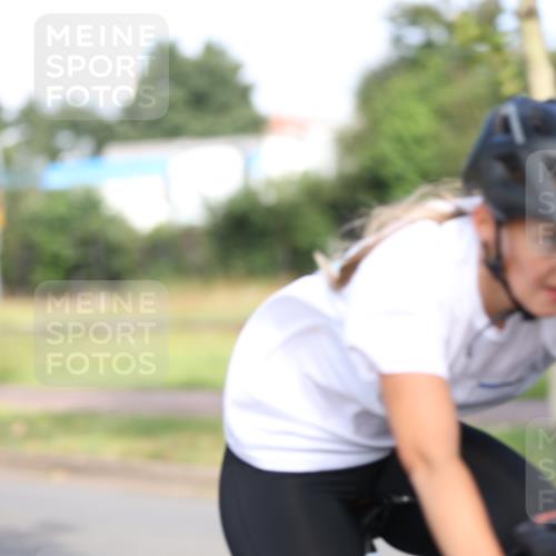 10.08.2025 - GEWOBA Citytriathlon Bremen Yannick Fuchs http://msf.ph/oto/8542660 10.08.2025 10:41:55 Radfahren 3, 9, 41, 177, 223, 395, 410 meine-sportfotos.de