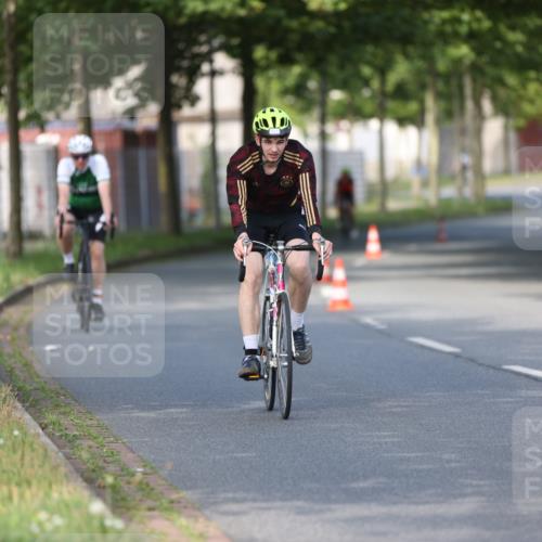 10.08.2025 - GEWOBA Citytriathlon Bremen Yannick Fuchs http://msf.ph/oto/8542666 10.08.2025 10:41:57 Radfahren 3, 9, 41, 177, 223, 395, 410 meine-sportfotos.de