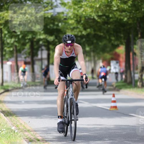 10.08.2025 - GEWOBA Citytriathlon Bremen Yannick Fuchs http://msf.ph/oto/8542667 10.08.2025 12:48:51 Radfahren 564, 578, 616, 621, 627, 630, 641, 649, 655, 657, 682, 687, 717, 788, 793, 857, 863, 876, 897, 932, 1010 meine-sportfotos.de