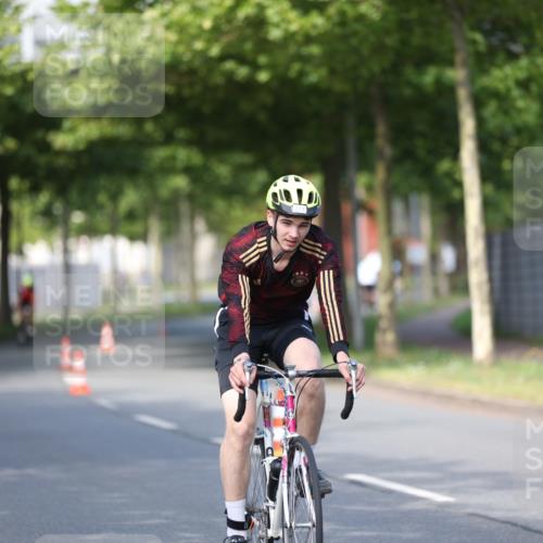 10.08.2025 - GEWOBA Citytriathlon Bremen Yannick Fuchs http://msf.ph/oto/8542676 10.08.2025 10:41:58 Radfahren 3, 9, 41, 177, 223, 395, 410 meine-sportfotos.de