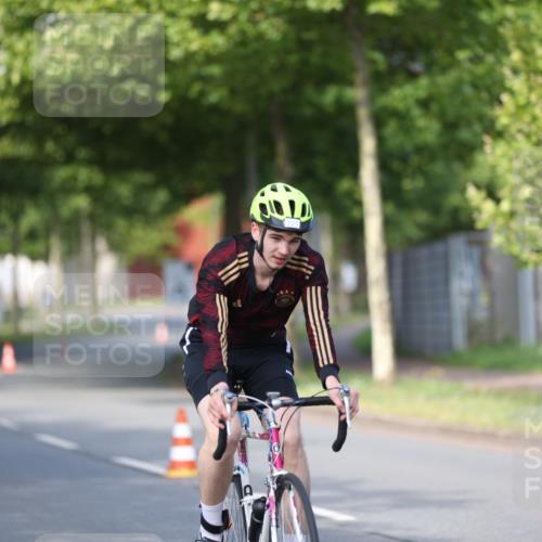 10.08.2025 - GEWOBA Citytriathlon Bremen Yannick Fuchs http://msf.ph/oto/8542679 10.08.2025 10:41:58 Radfahren 3, 9, 41, 177, 223, 395, 410 meine-sportfotos.de