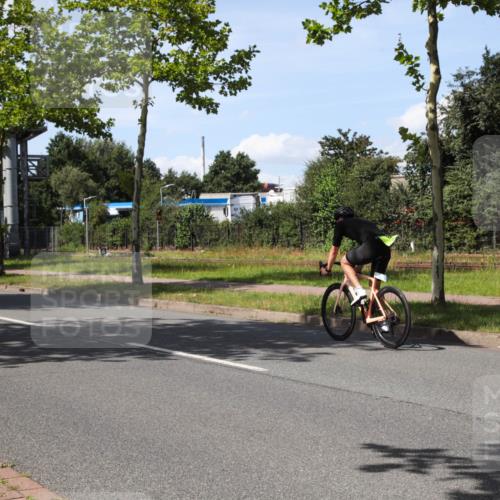 10.08.2025 - GEWOBA Citytriathlon Bremen Yannick Fuchs http://msf.ph/oto/8542681 10.08.2025 14:32:55 Radfahren 14, 15, 37, 82, 96, 118, 122, 243, 357, 387, 435, 501 meine-sportfotos.de