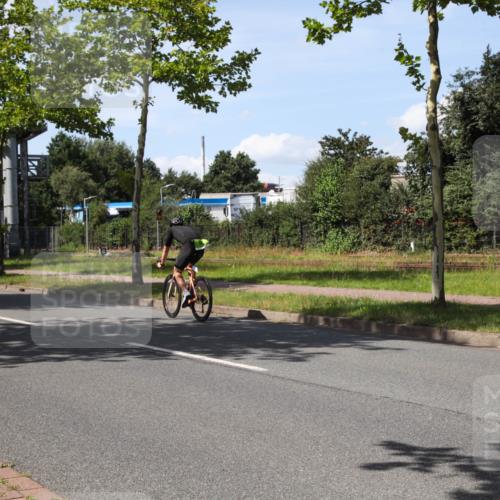 10.08.2025 - GEWOBA Citytriathlon Bremen Yannick Fuchs http://msf.ph/oto/8542687 10.08.2025 14:32:56 Radfahren 14, 15, 37, 82, 96, 118, 122, 243, 357, 387, 435, 501 meine-sportfotos.de