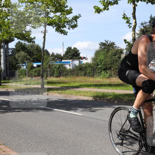 10.08.2025 - GEWOBA Citytriathlon Bremen Yannick Fuchs http://msf.ph/oto/8542702 10.08.2025 14:32:57 Radfahren 14, 15, 37, 82, 96, 118, 122, 243, 357, 387, 435, 501 meine-sportfotos.de