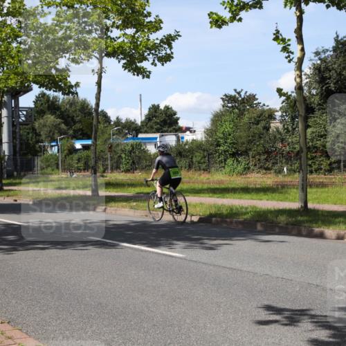 10.08.2025 - GEWOBA Citytriathlon Bremen Yannick Fuchs http://msf.ph/oto/8542709 10.08.2025 14:32:58 Radfahren 14, 15, 37, 82, 96, 118, 122, 243, 357, 387, 435, 473, 501 meine-sportfotos.de