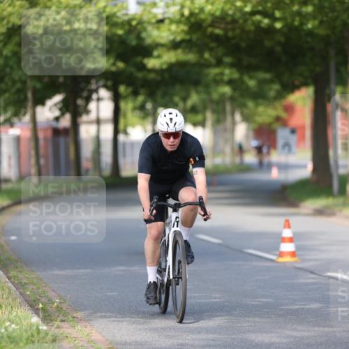 10.08.2025 - GEWOBA Citytriathlon Bremen Yannick Fuchs http://msf.ph/oto/8542723 10.08.2025 10:42:03 Radfahren 9, 41, 177, 223, 410 meine-sportfotos.de