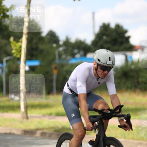 10.08.2025 - GEWOBA Citytriathlon Bremen Yannick Fuchs http://msf.ph/oto/8542757 10.08.2025 12:49:03 Radfahren 578, 621, 641, 649, 682, 788, 863, 950, 1010, 1027 meine-sportfotos.de