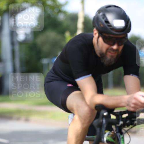 10.08.2025 - GEWOBA Citytriathlon Bremen Yannick Fuchs http://msf.ph/oto/8542768 10.08.2025 12:49:04 Radfahren 578, 621, 641, 649, 682, 788, 863, 950, 1010, 1027 meine-sportfotos.de