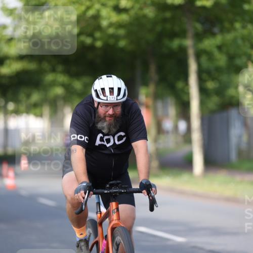 10.08.2025 - GEWOBA Citytriathlon Bremen Yannick Fuchs http://msf.ph/oto/8542778 10.08.2025 10:42:17 Radfahren 25, 131, 167, 189 meine-sportfotos.de