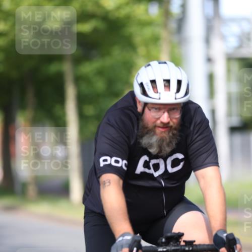 10.08.2025 - GEWOBA Citytriathlon Bremen Yannick Fuchs http://msf.ph/oto/8542780 10.08.2025 10:42:18 Radfahren 25, 131, 167, 189 meine-sportfotos.de