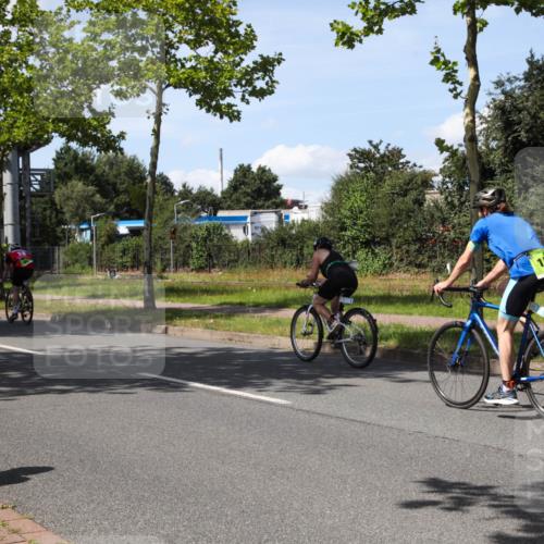10.08.2025 - GEWOBA Citytriathlon Bremen Yannick Fuchs http://msf.ph/oto/8542786 10.08.2025 14:33:06 Radfahren 14, 37, 93, 122, 207, 357, 387, 473, 501 meine-sportfotos.de