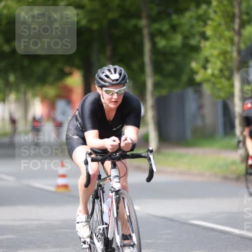 10.08.2025 - GEWOBA Citytriathlon Bremen Yannick Fuchs http://msf.ph/oto/8542793 10.08.2025 12:49:08 Radfahren 593, 641, 649, 682, 788, 806, 840, 863, 950, 1010, 1027 meine-sportfotos.de