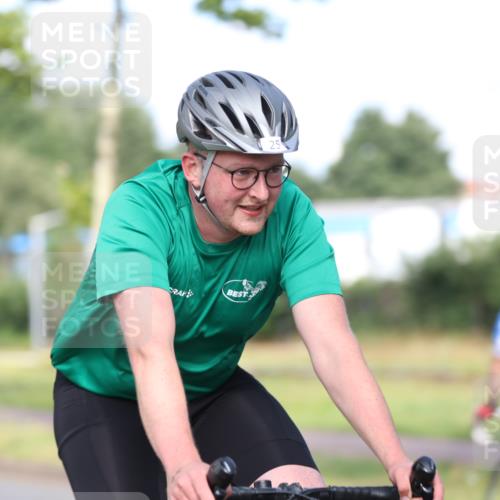 10.08.2025 - GEWOBA Citytriathlon Bremen Yannick Fuchs http://msf.ph/oto/8542805 10.08.2025 10:42:19 Radfahren 25, 89, 131, 167, 189 meine-sportfotos.de