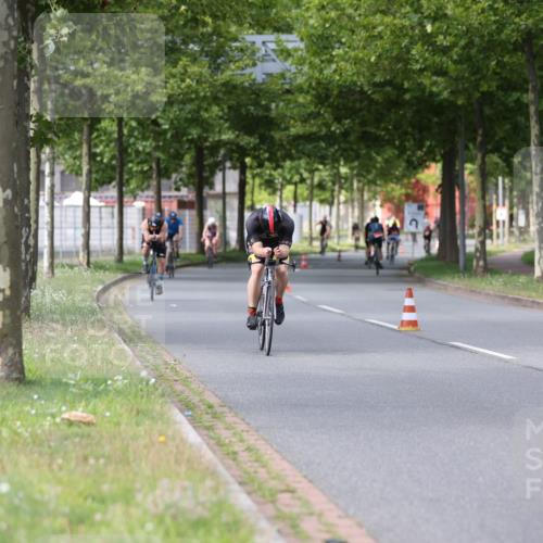 10.08.2025 - GEWOBA Citytriathlon Bremen Yannick Fuchs http://msf.ph/oto/8542806 10.08.2025 12:49:17 Radfahren 593, 774, 806, 840, 888, 942, 950, 1027 meine-sportfotos.de